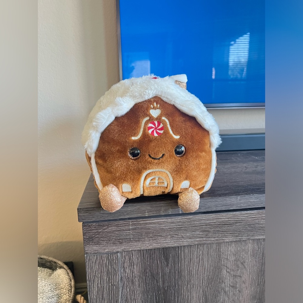 FAO Schwartz gingerbread house plush